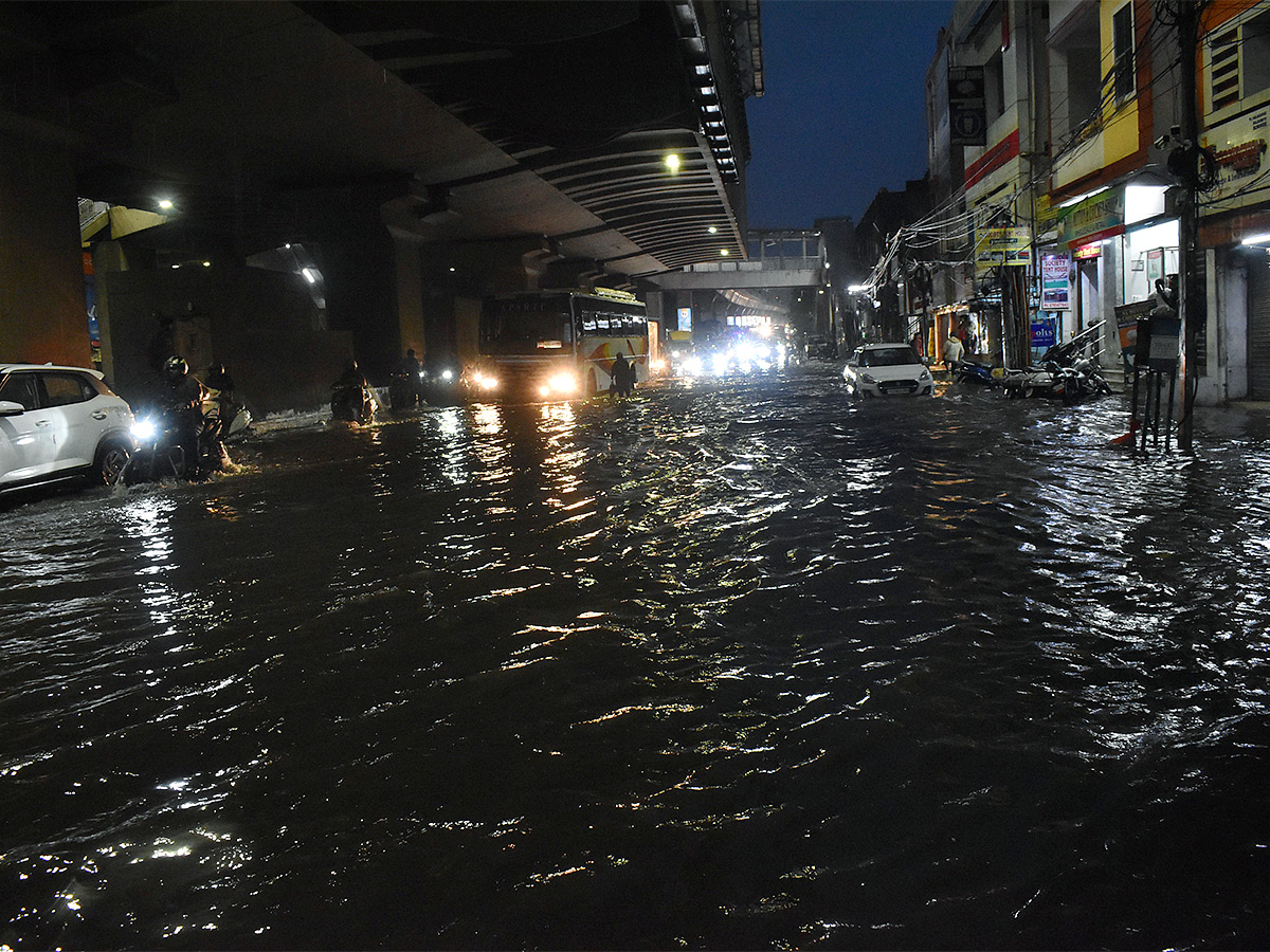 hyderabad rains update pics - Sakshi11