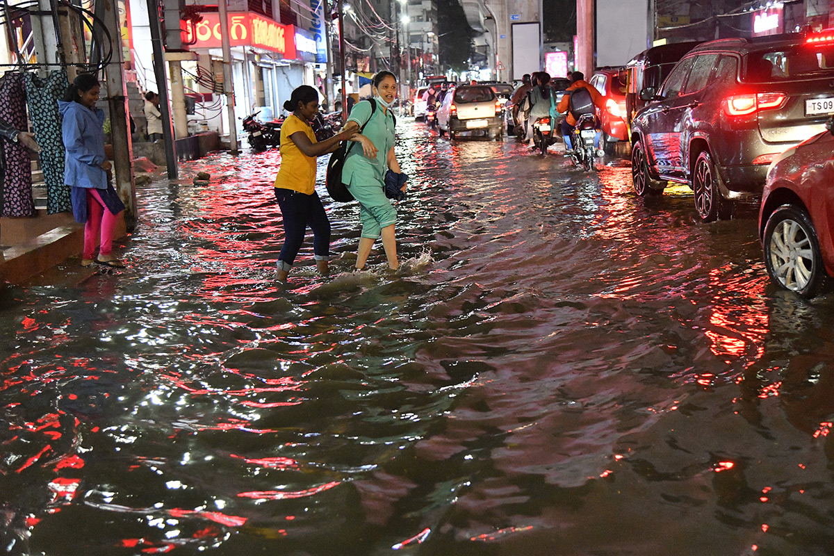 hyderabad rains update pics - Sakshi13