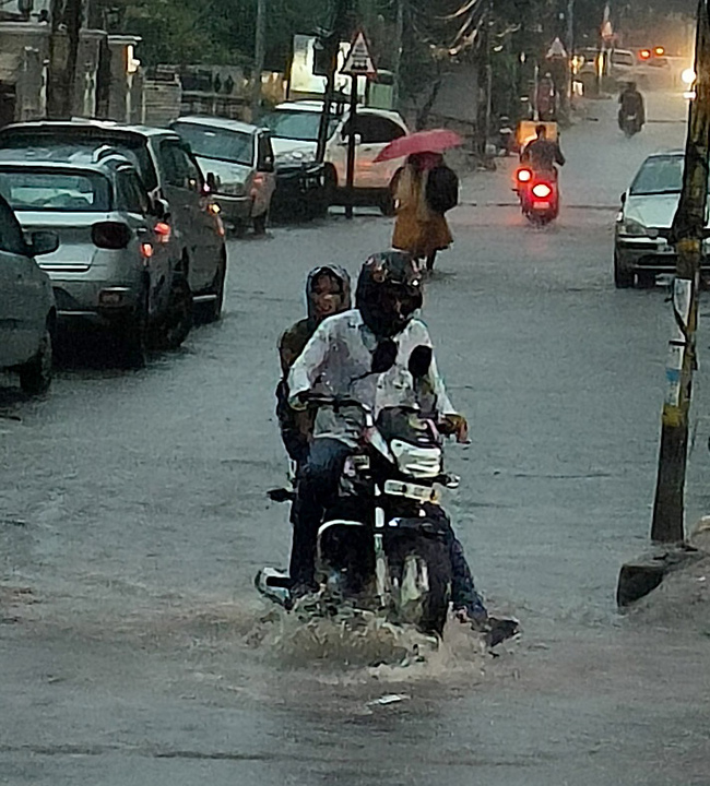 hyderabad rains update pics - Sakshi17