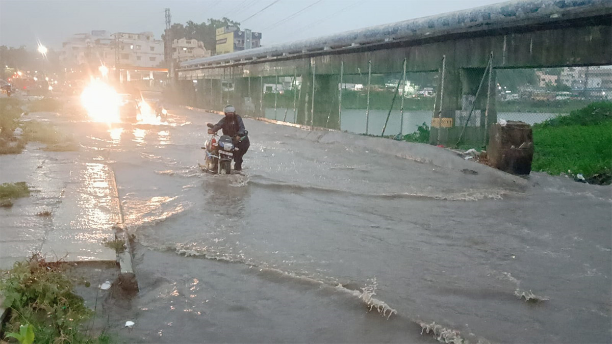 hyderabad rains update pics - Sakshi32