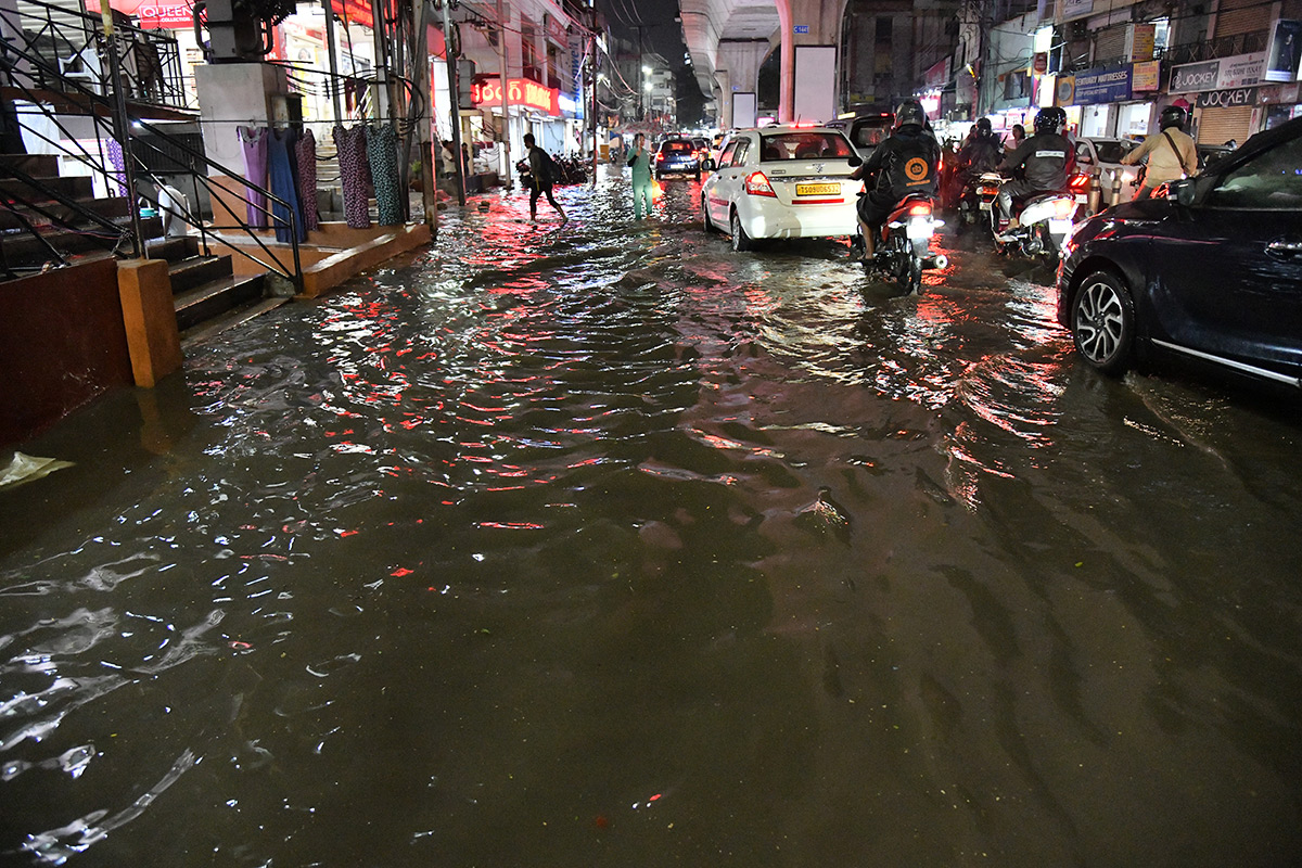 hyderabad rains update pics - Sakshi33