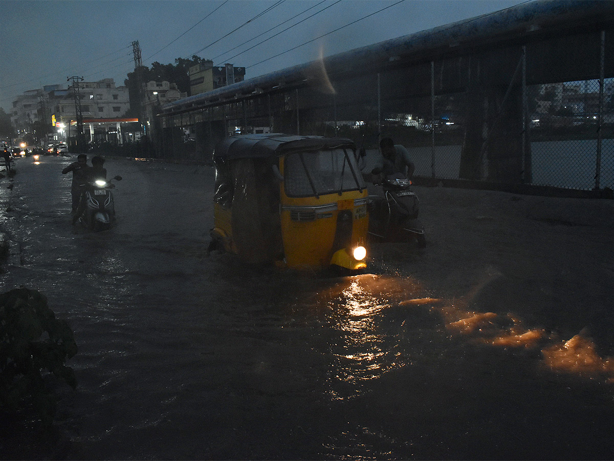 hyderabad rains update pics - Sakshi34