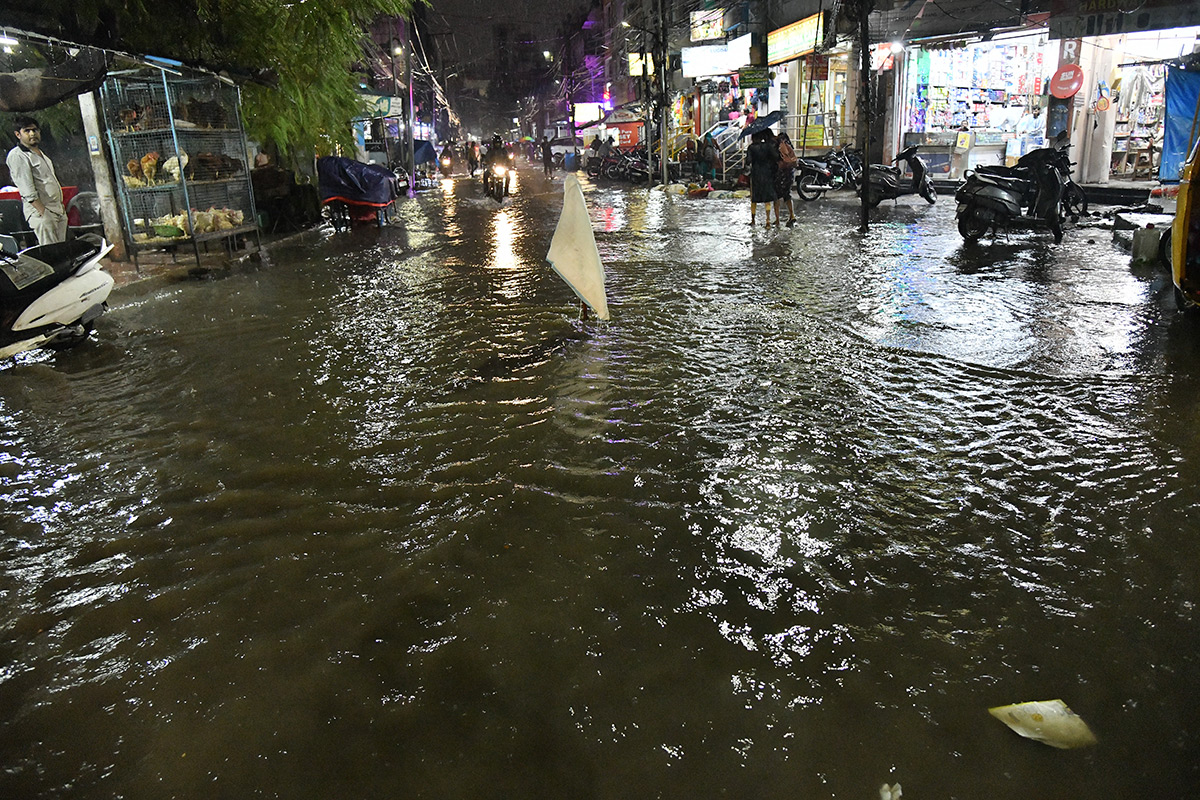 hyderabad rains update pics - Sakshi35