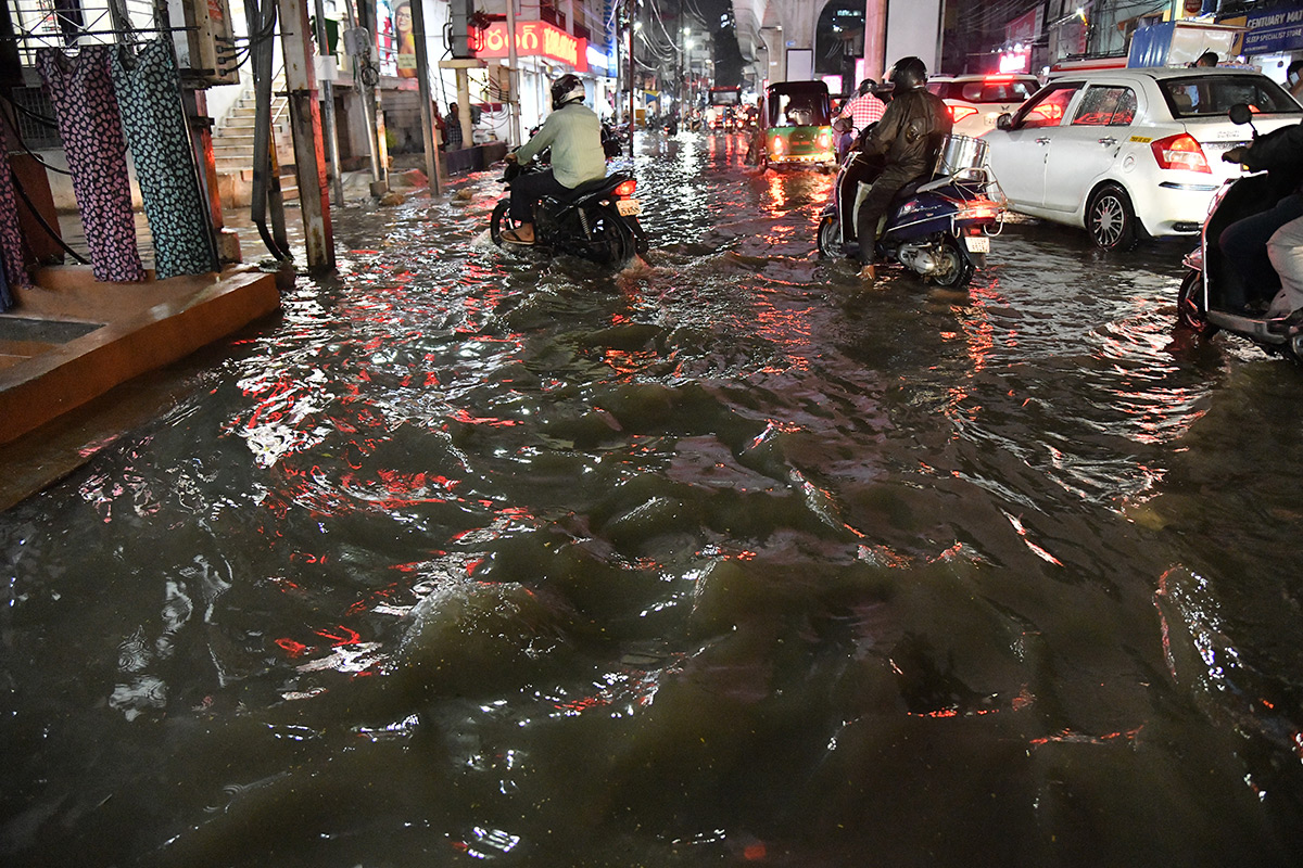 hyderabad rains update pics - Sakshi36