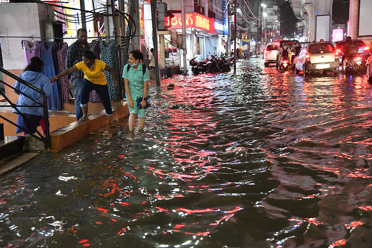 hyderabad rains update pics - Sakshi37