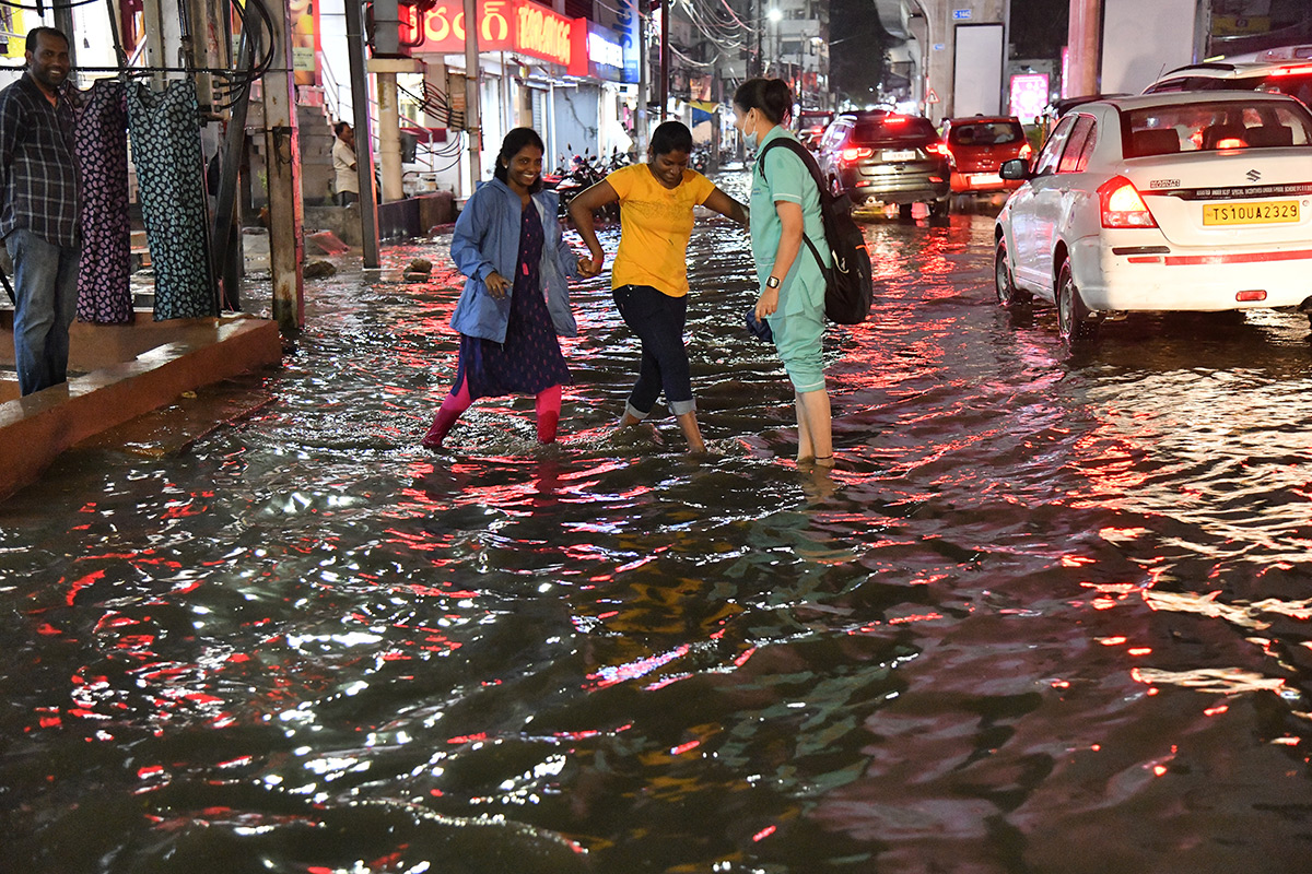 hyderabad rains update pics - Sakshi38