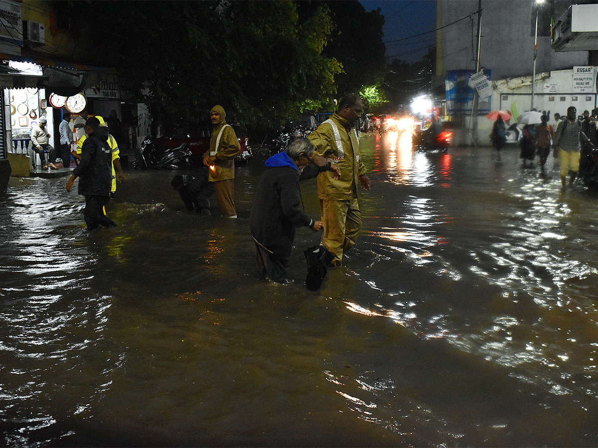 hyderabad rains update pics - Sakshi42