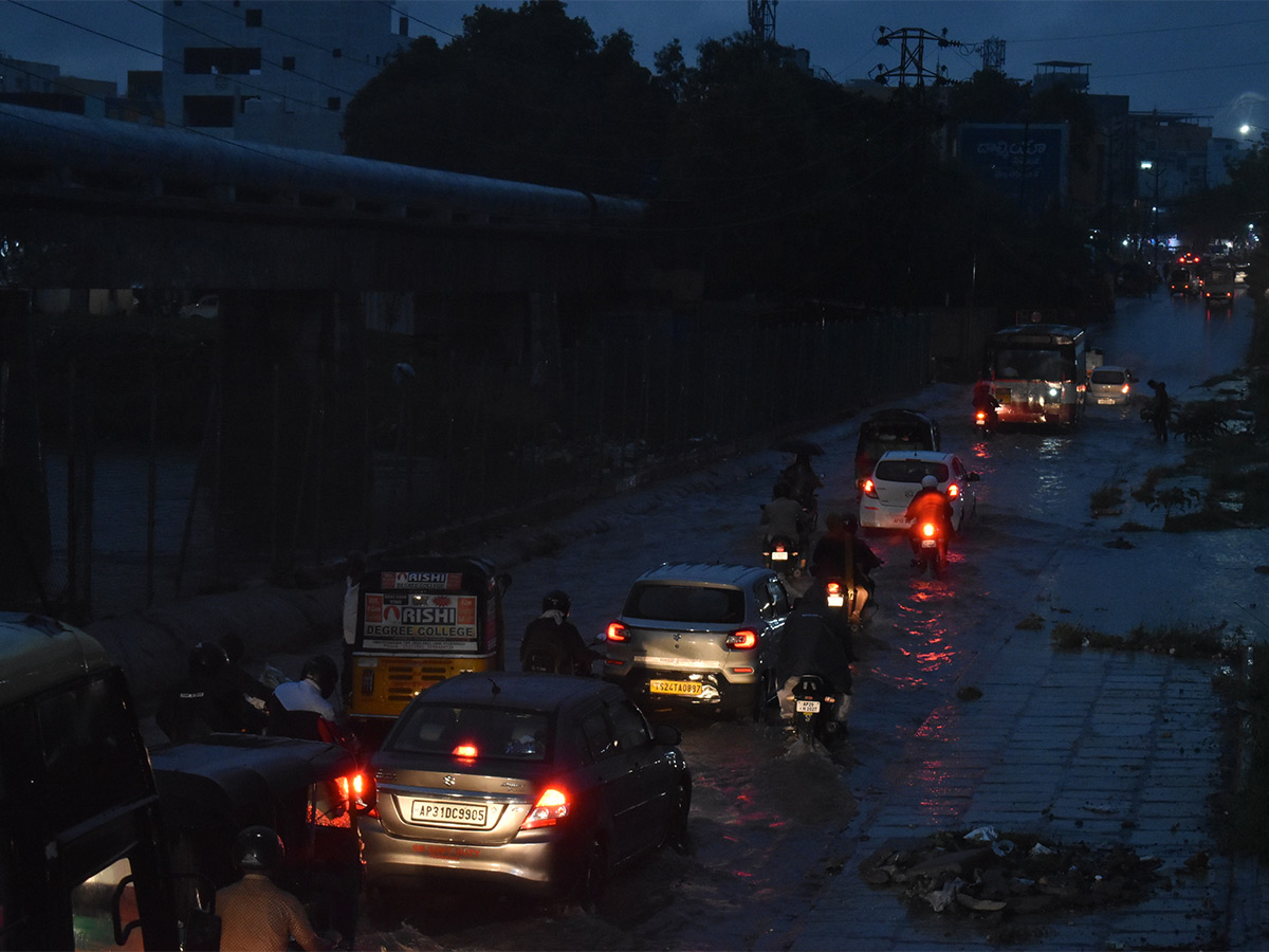 hyderabad rains update pics - Sakshi47