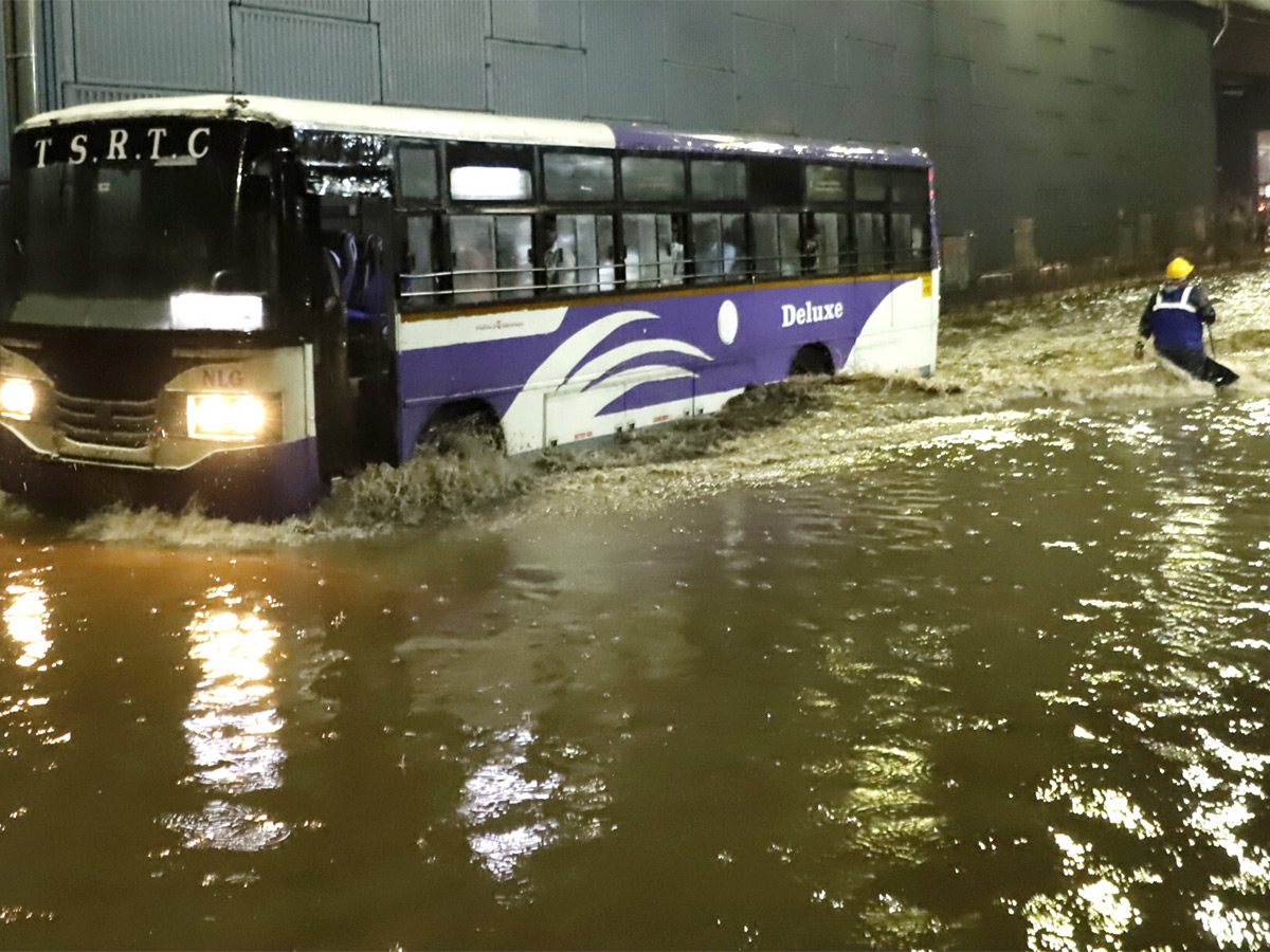 hyderabad rains update pics - Sakshi49