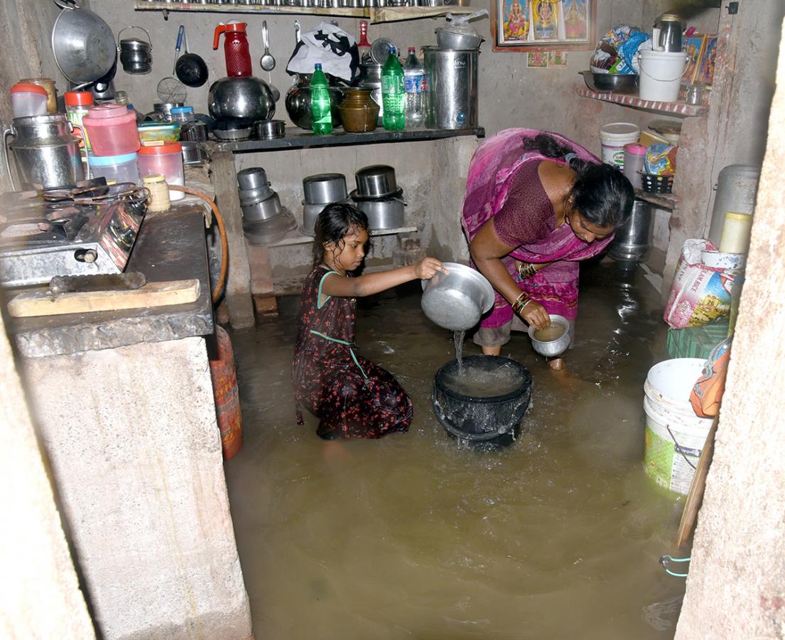 heavy rain in warangal photos - Sakshi1