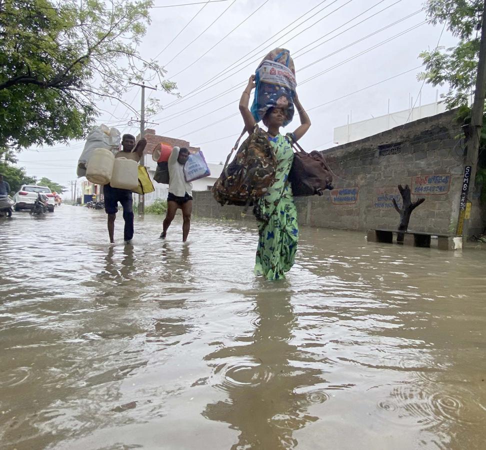 heavy rain in warangal photos - Sakshi11