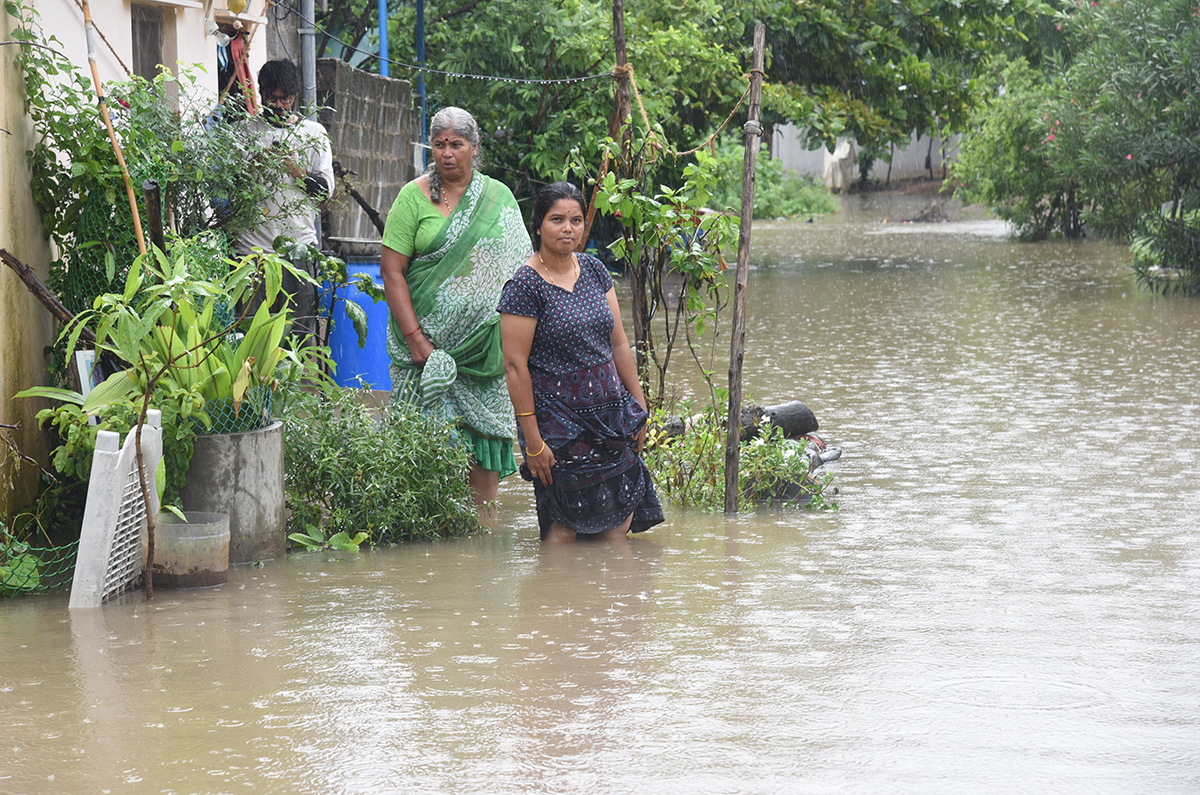 heavy rain in warangal photos - Sakshi13