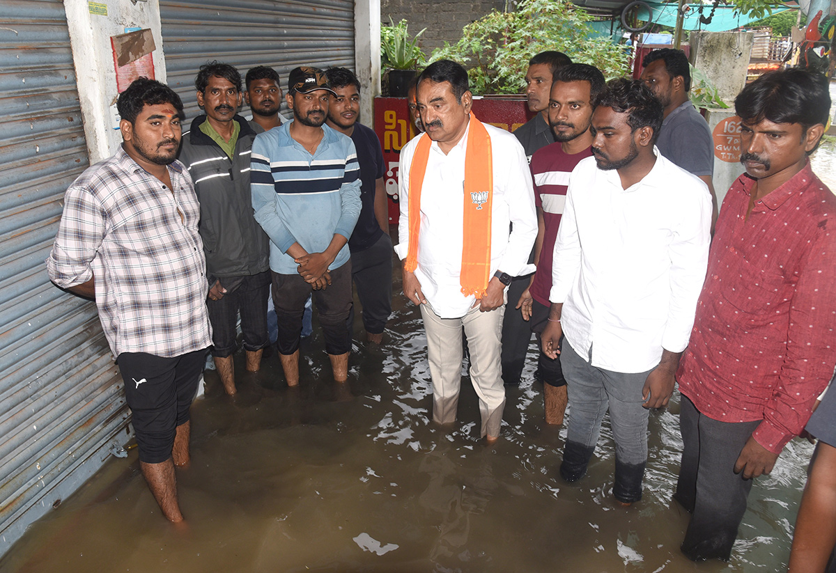 heavy rain in warangal photos - Sakshi20