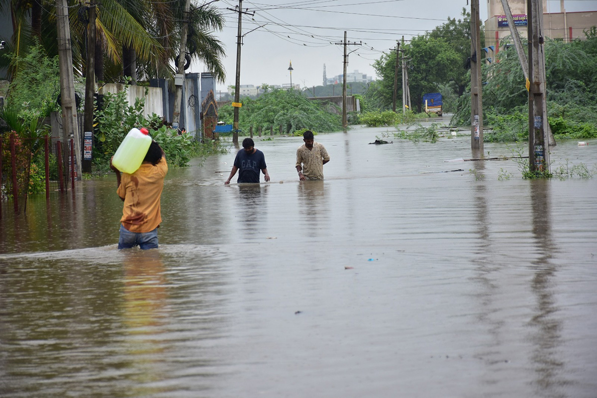 heavy rain in warangal photos - Sakshi21