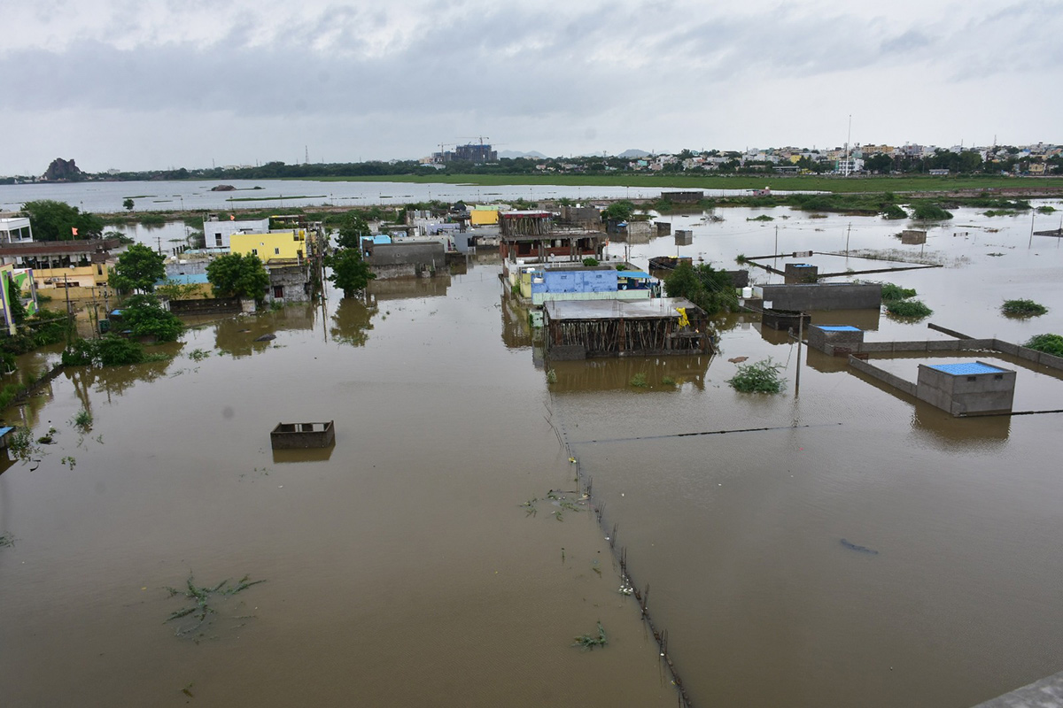 heavy rain in warangal photos - Sakshi22