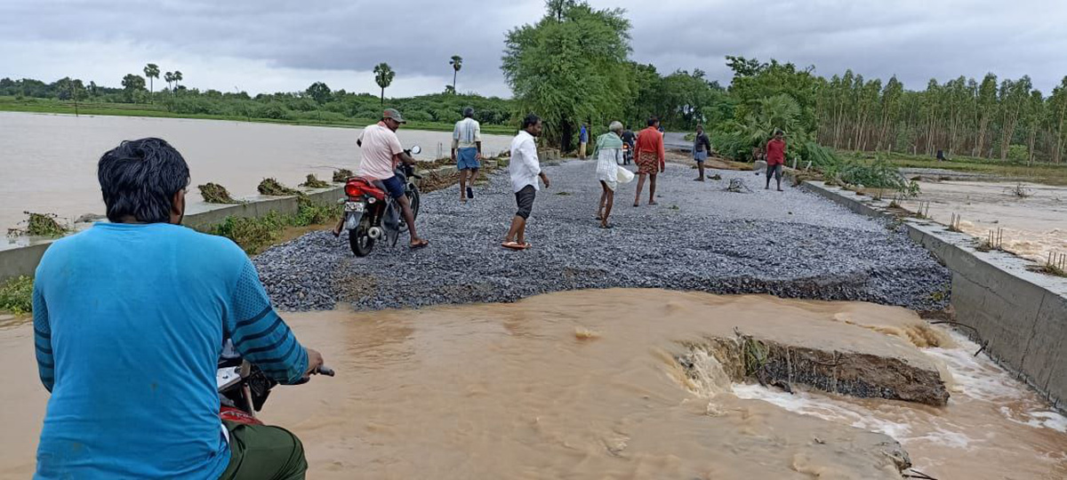 heavy rain in warangal photos - Sakshi23