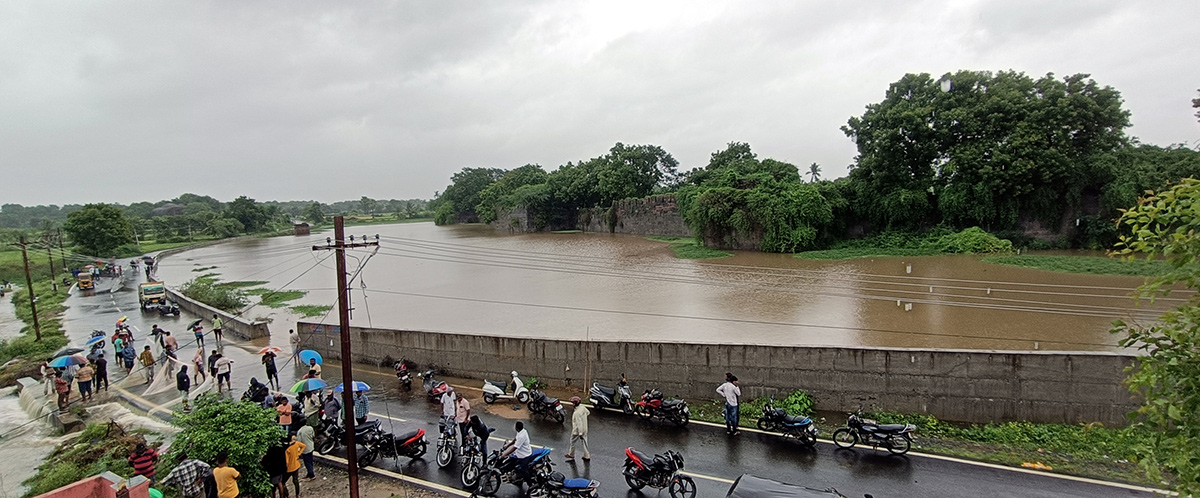 heavy rain in warangal photos - Sakshi26