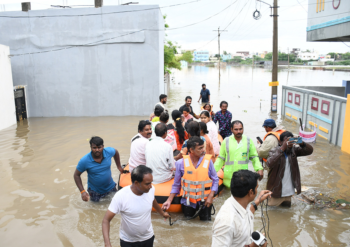 heavy rain in warangal photos - Sakshi28