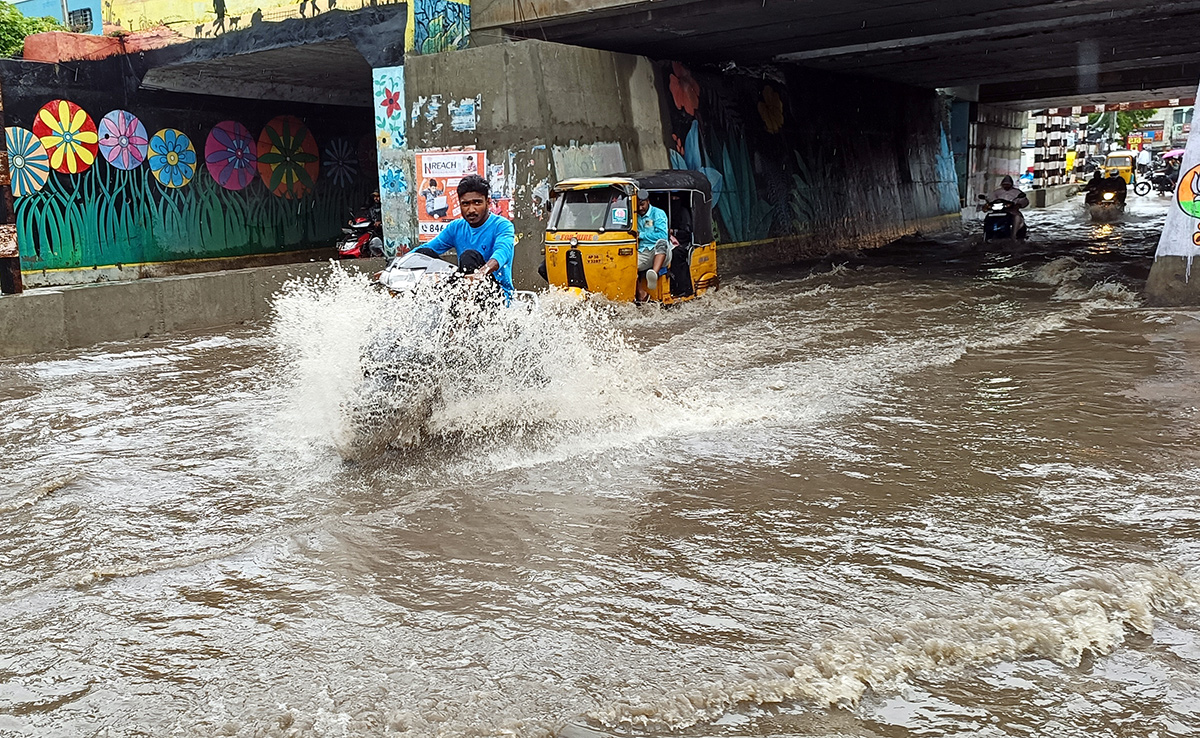 heavy rain in warangal photos - Sakshi31