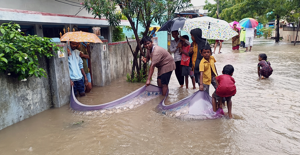 heavy rain in warangal photos - Sakshi33