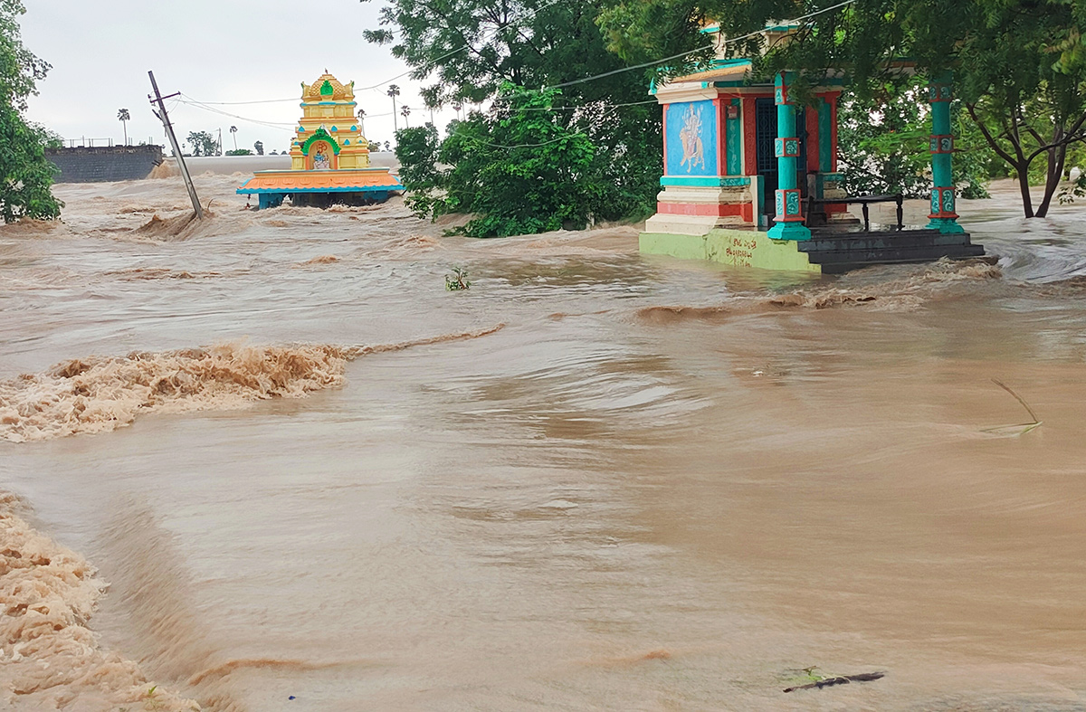 heavy rain in warangal photos - Sakshi35