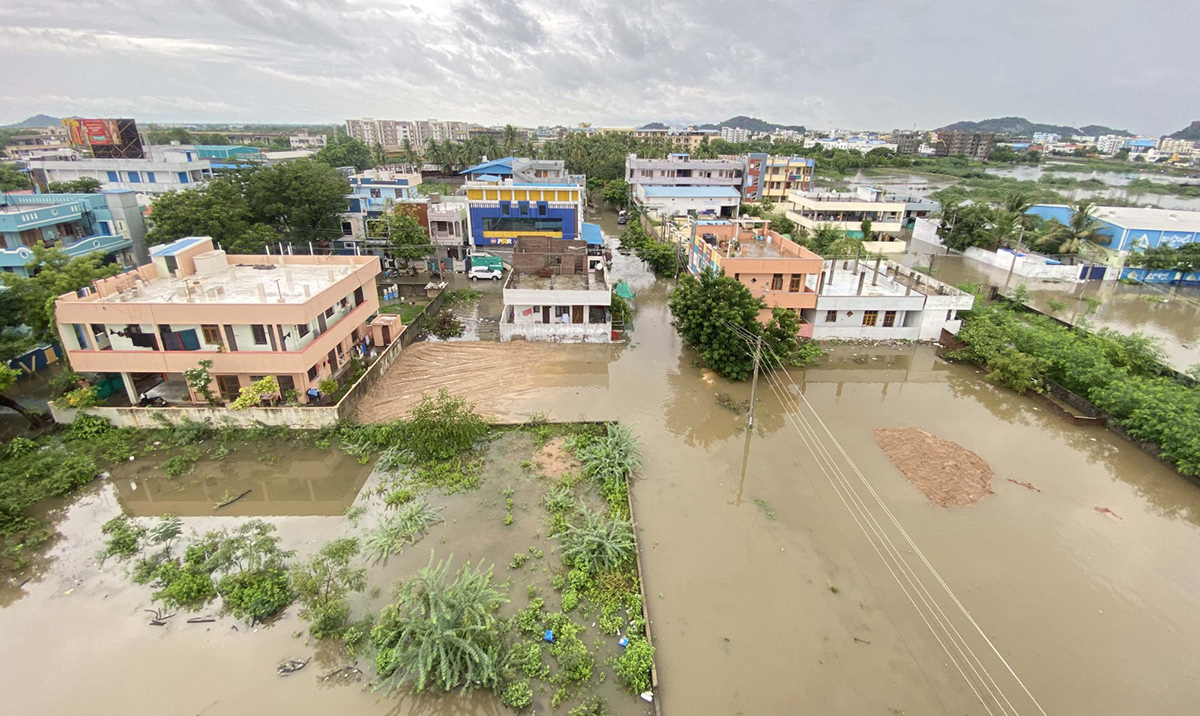 heavy rain in warangal photos - Sakshi38