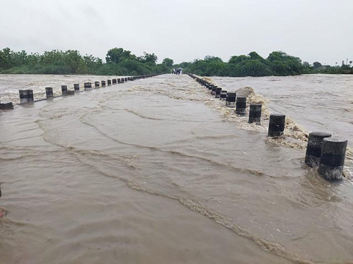 heavy rain in warangal photos - Sakshi39