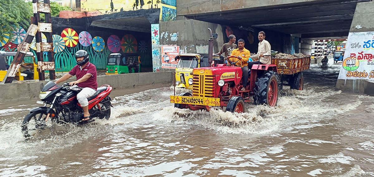 heavy rain in warangal photos - Sakshi5