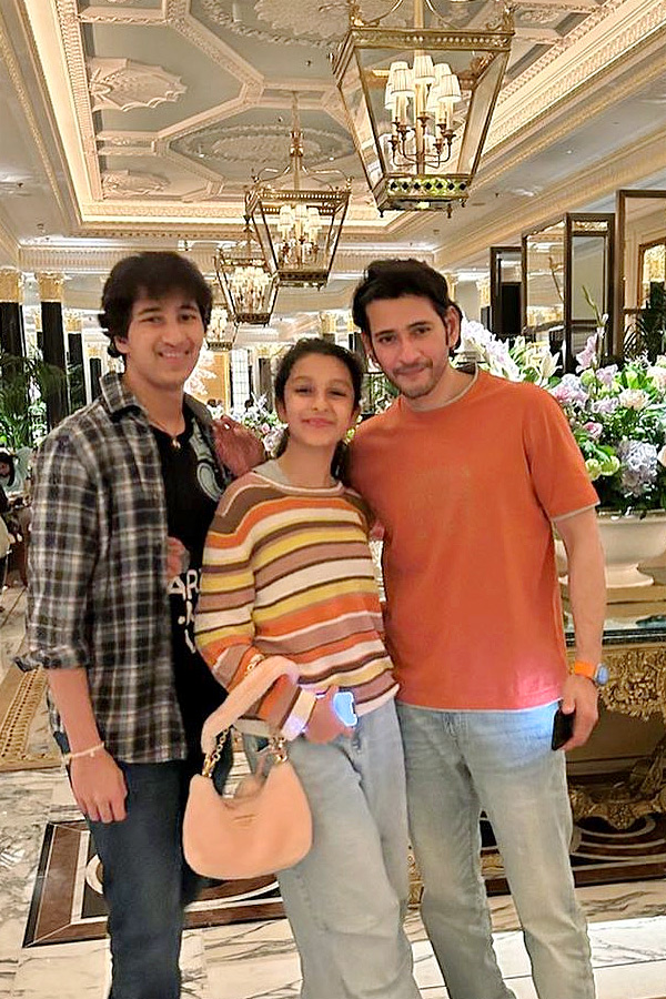 Super Star Mahesh Babu Enjoying Vacation With His Family Photos - Sakshi2