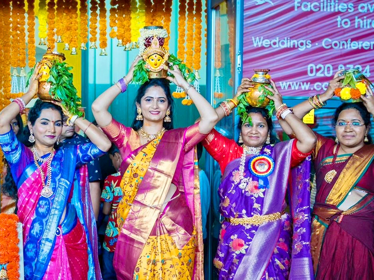 Jordar Sujatha participated Pochamma Bonalu Event in London Photos - Sakshi3