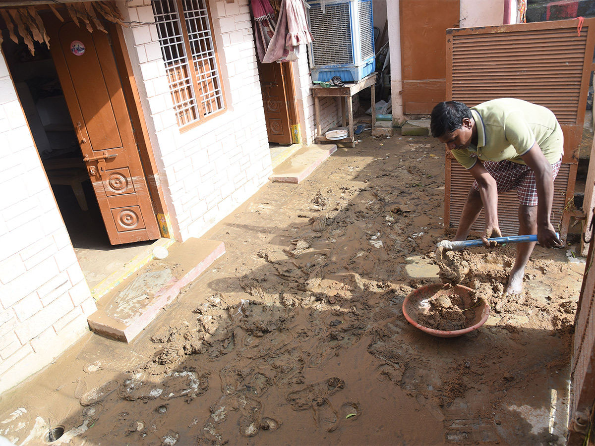 Photos Of Flood Water In Warangal Due To Heavy Rains - Sakshi32