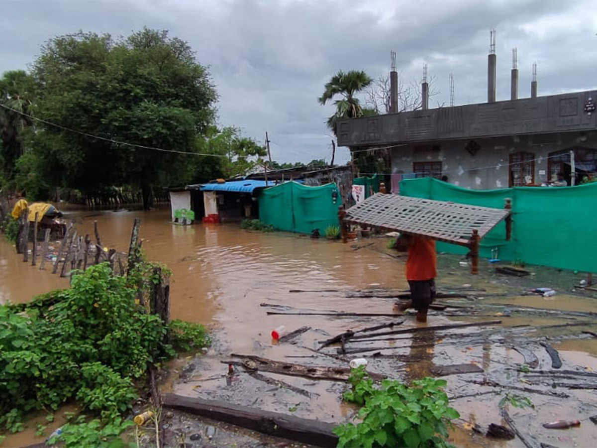 Photos Of Flood Water In Warangal Due To Heavy Rains - Sakshi33