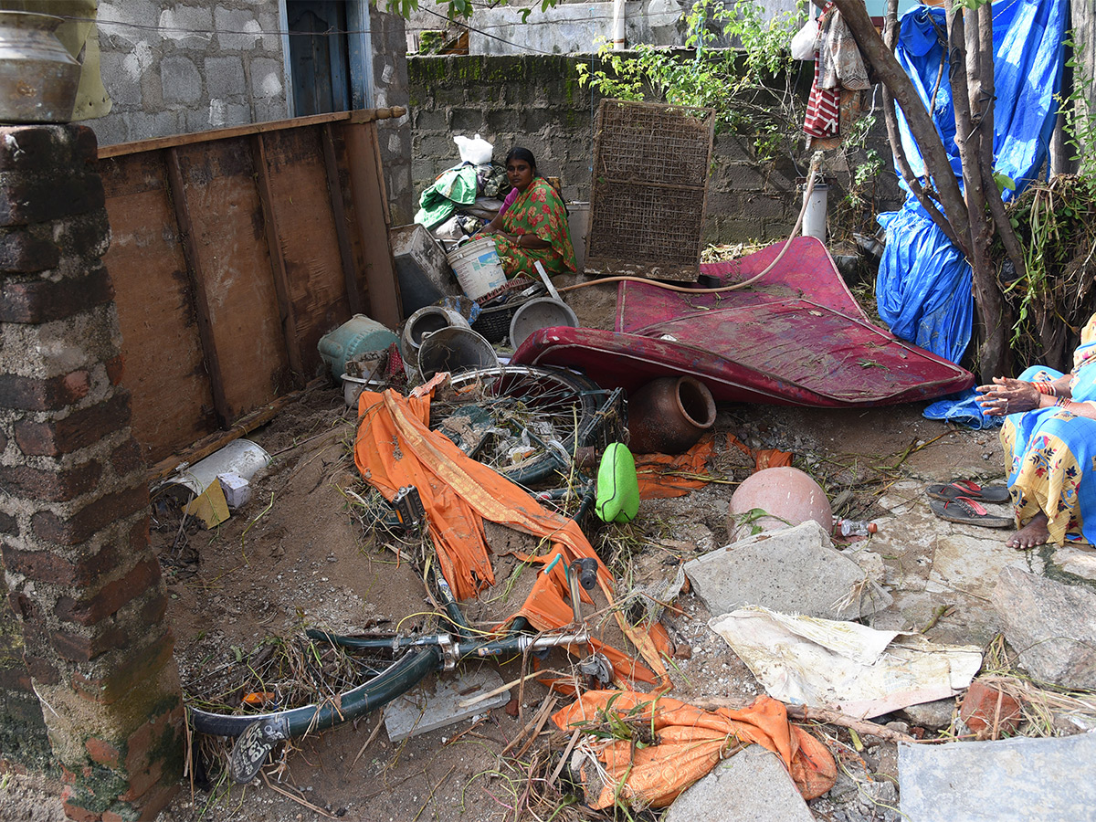 Photos Of Flood Water In Warangal Due To Heavy Rains - Sakshi36