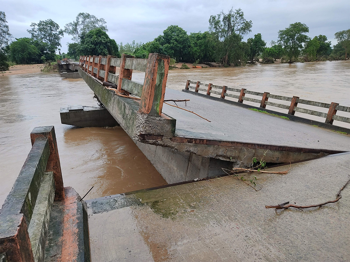 Photos Of Flood Water In Warangal Due To Heavy Rains - Sakshi37