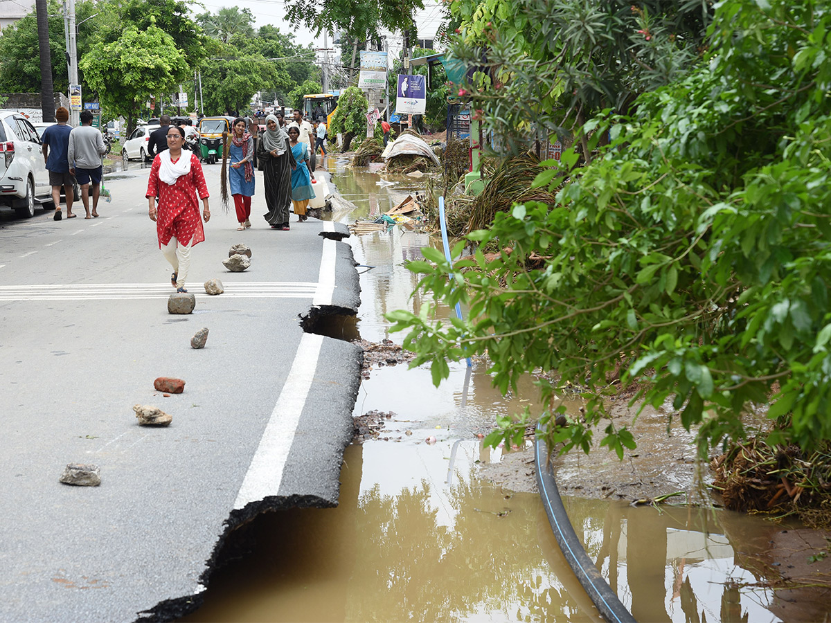 Photos Of Flood Water In Warangal Due To Heavy Rains - Sakshi38