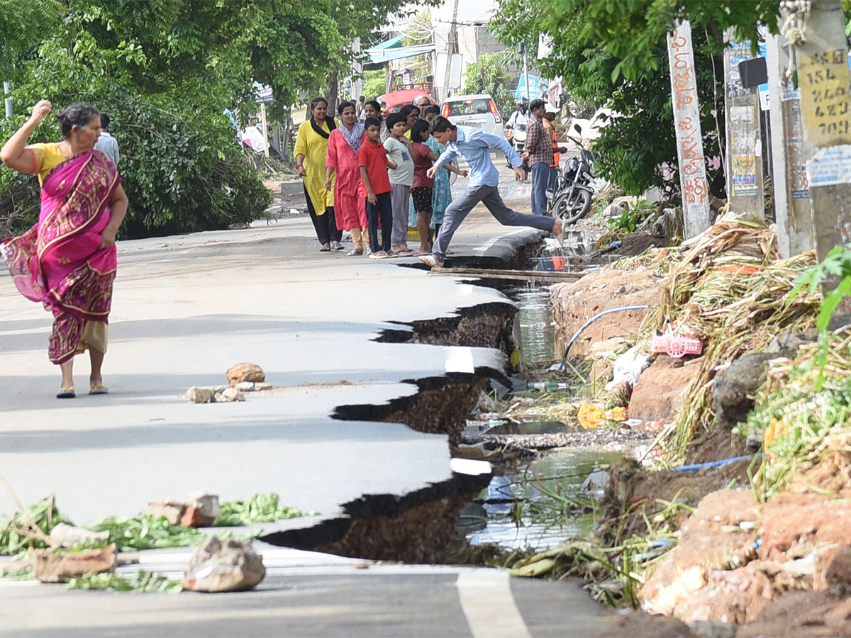 Photos Of Flood Water In Warangal Due To Heavy Rains - Sakshi40