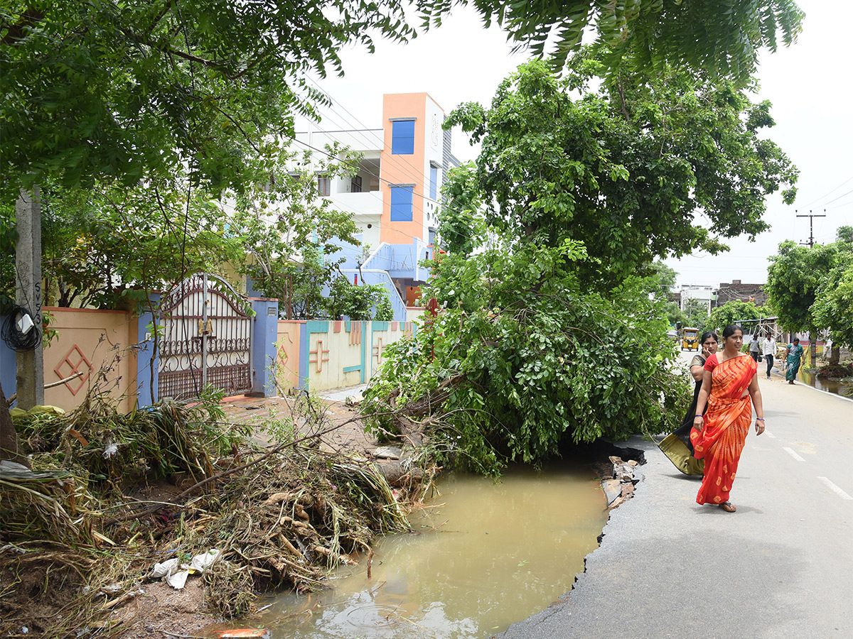 Photos Of Flood Water In Warangal Due To Heavy Rains - Sakshi42