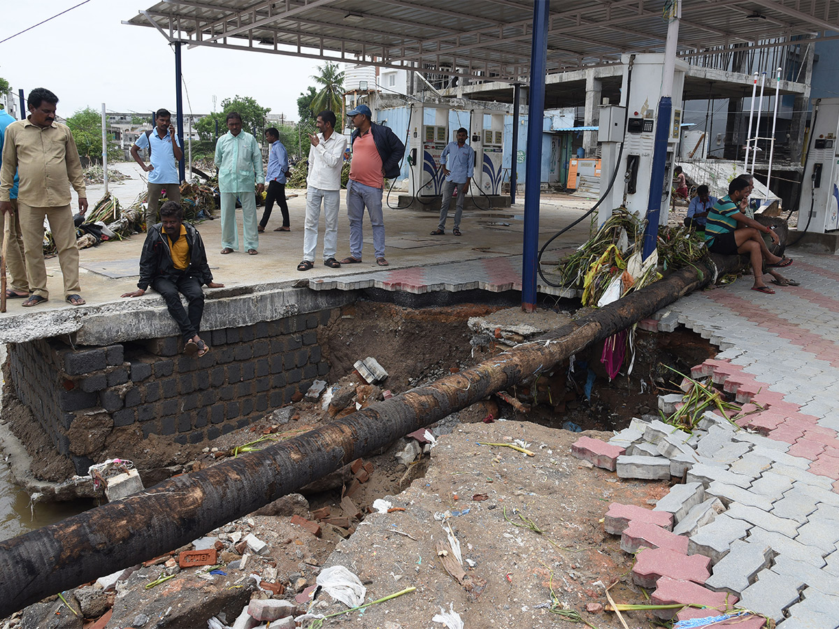 Photos Of Flood Water In Warangal Due To Heavy Rains - Sakshi43