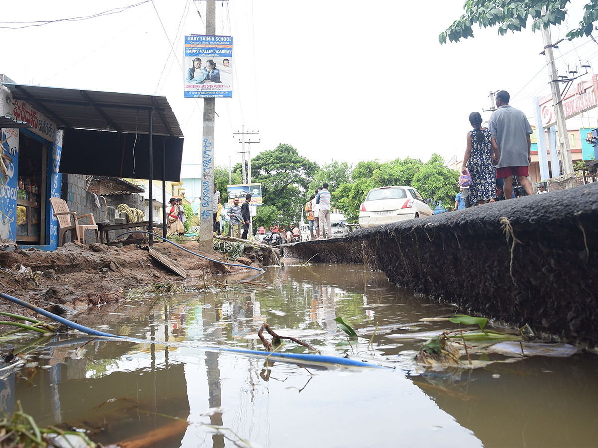 Photos Of Flood Water In Warangal Due To Heavy Rains - Sakshi44