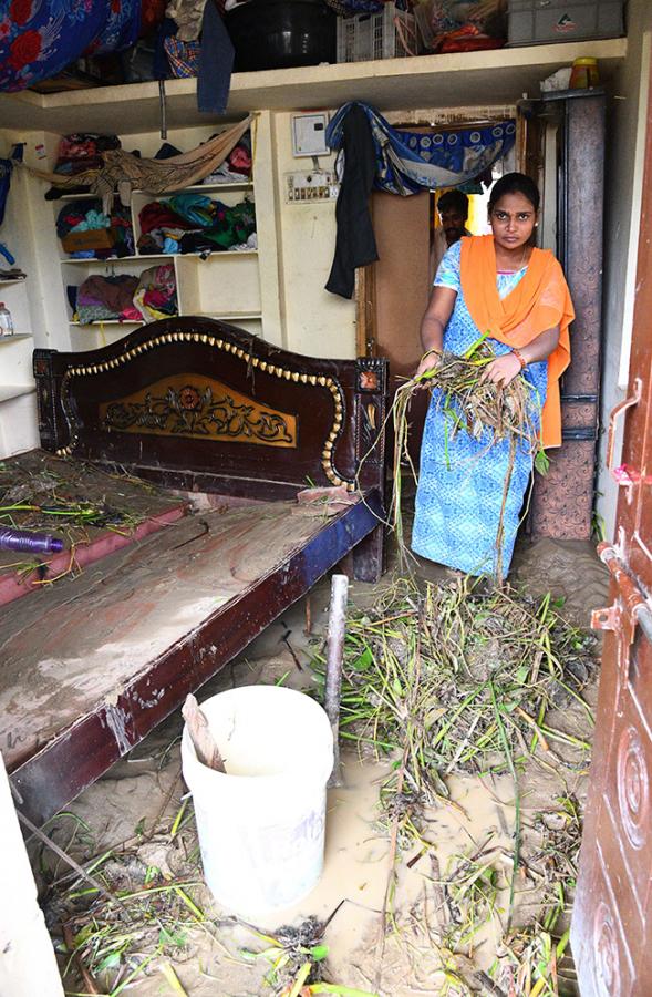 Photos Of Flood Water In Warangal Due To Heavy Rains - Sakshi45