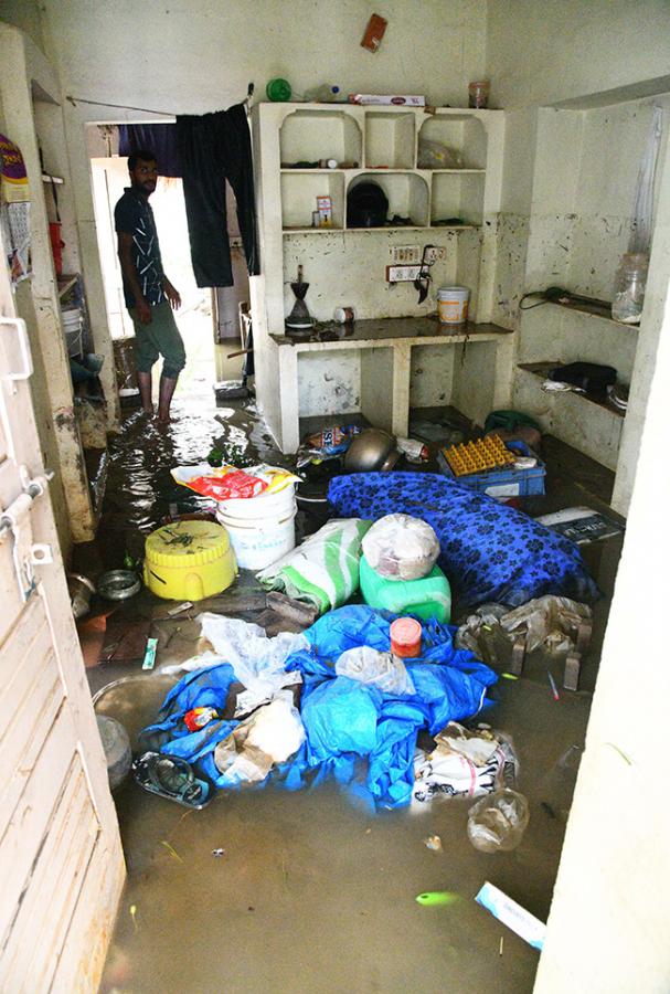 Photos Of Flood Water In Warangal Due To Heavy Rains - Sakshi47