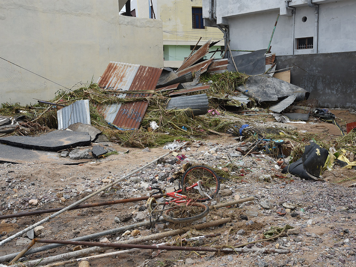 Photos Of Flood Water In Warangal Due To Heavy Rains - Sakshi50