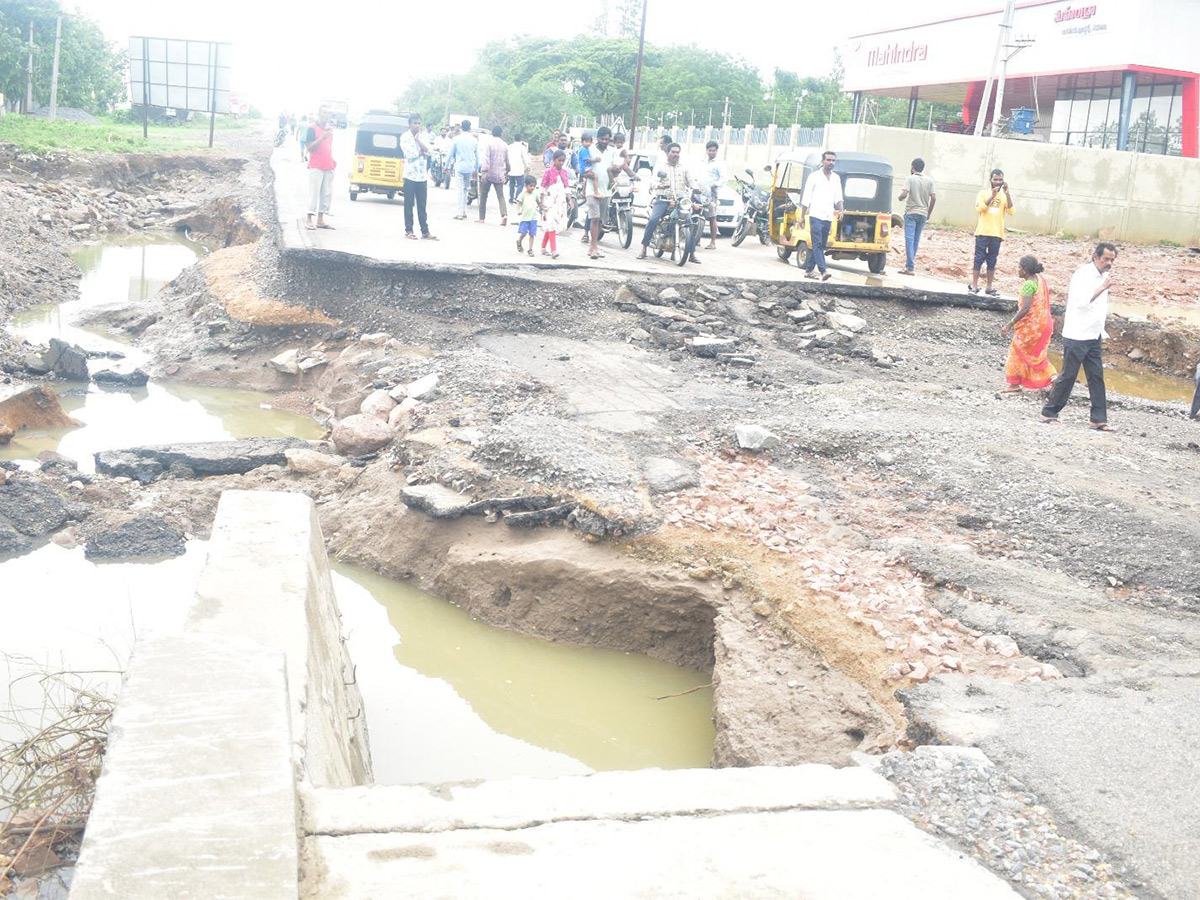 Photos Of Flood Water In Warangal Due To Heavy Rains - Sakshi27