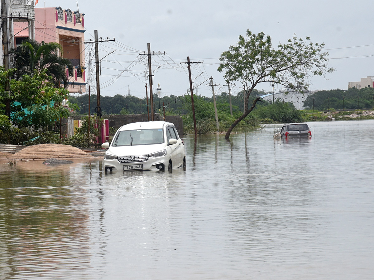 Photos Of Flood Water In Warangal Due To Heavy Rains - Sakshi10