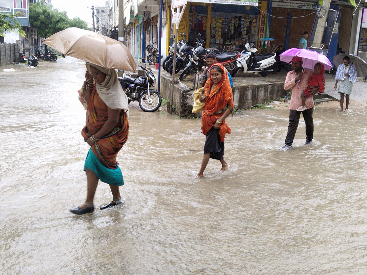 Photos Of Flood Water In Warangal Due To Heavy Rains - Sakshi16