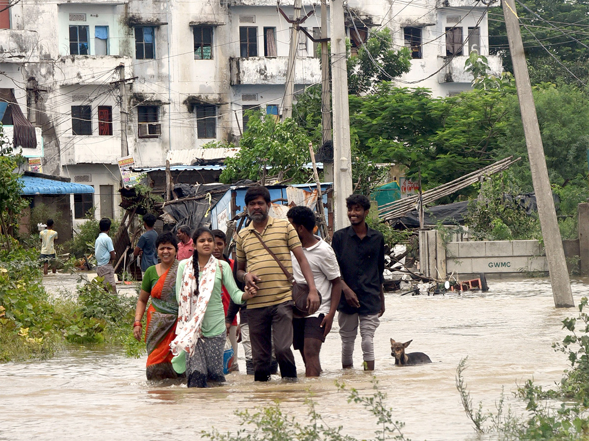 Photos Of Flood Water In Warangal Due To Heavy Rains - Sakshi19