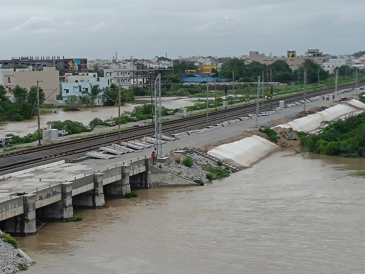 Photos Of Flood Water In Warangal Due To Heavy Rains - Sakshi23