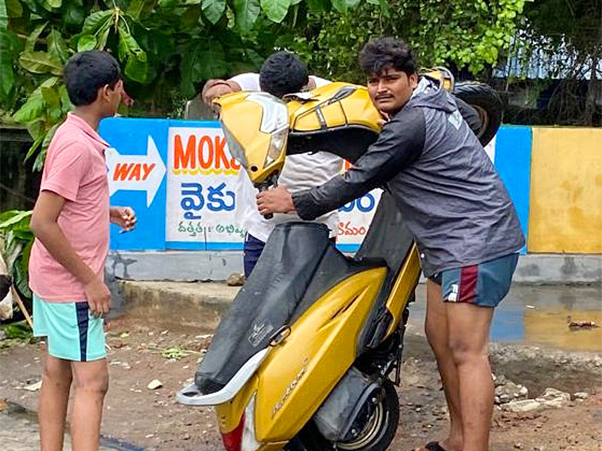 Photos Of Flood Water In Warangal Due To Heavy Rains - Sakshi3