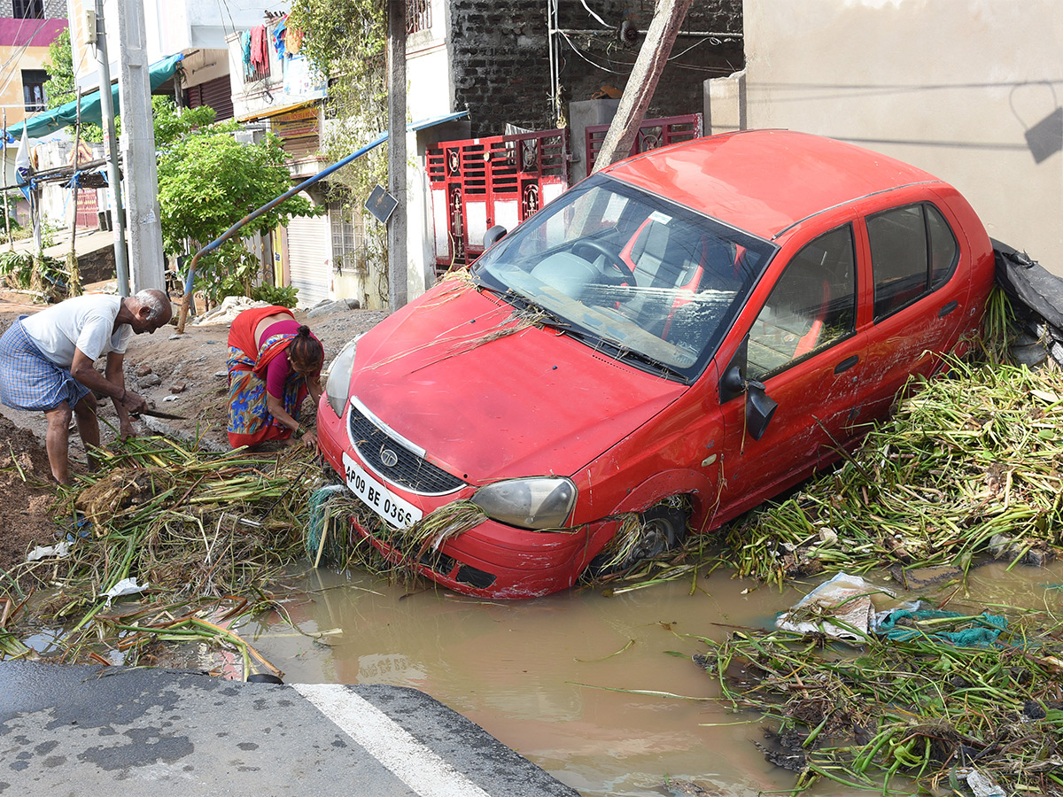 Photos Of Flood Water In Warangal Due To Heavy Rains - Sakshi4