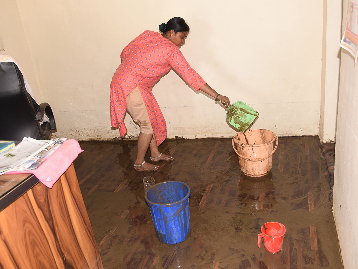 Photos Of Flood Water In Warangal Due To Heavy Rains - Sakshi6